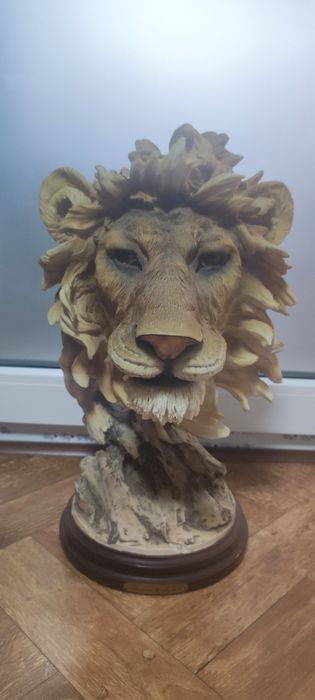Лев сувенірний настольний