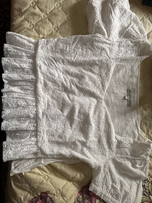 Camisolas brancas variadas