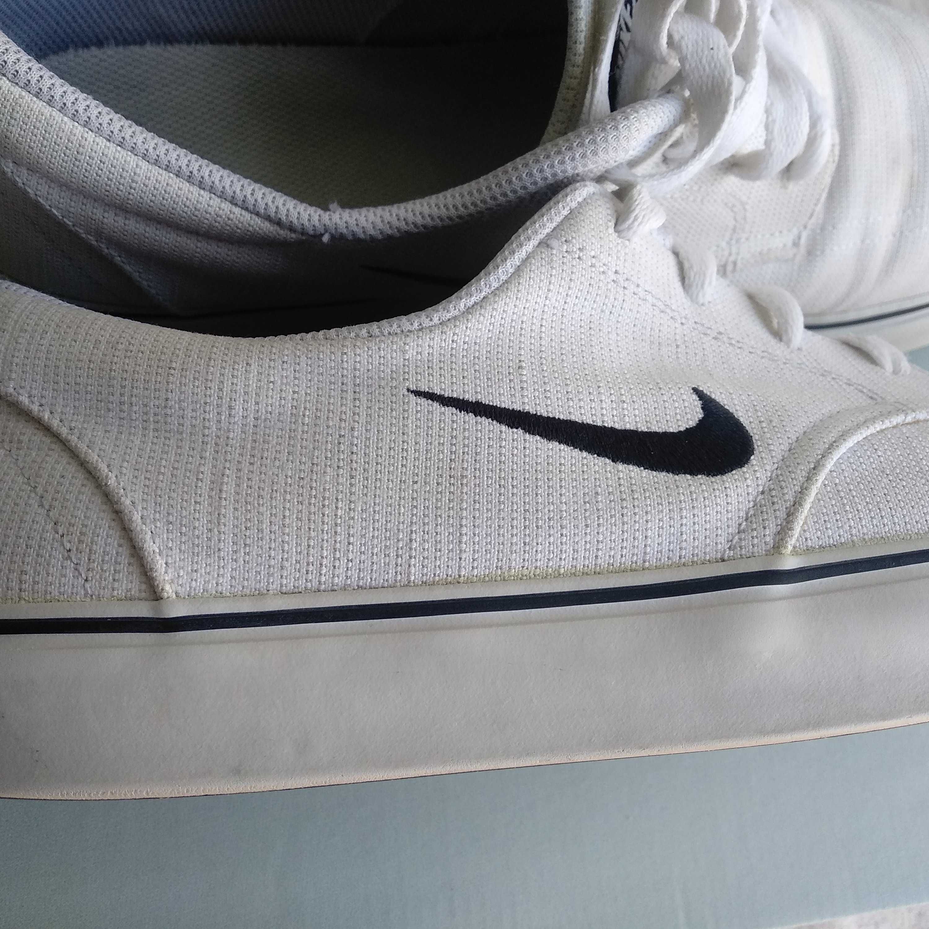 Nike sb clutch white deals