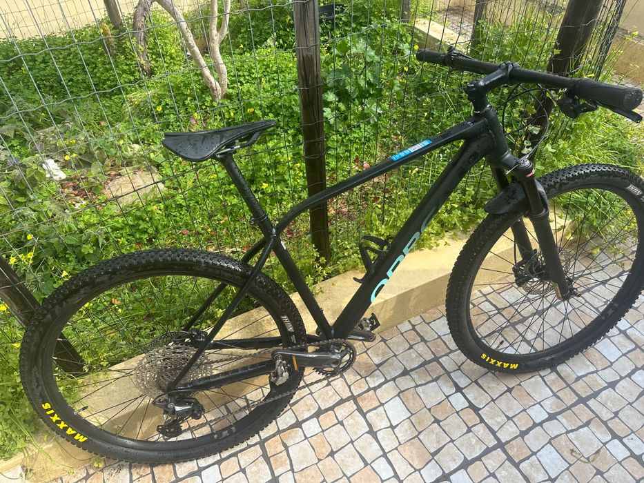 Bicicleta BTT Orbea Alma H20 2022, sem uso, 550€ apenas hoje.