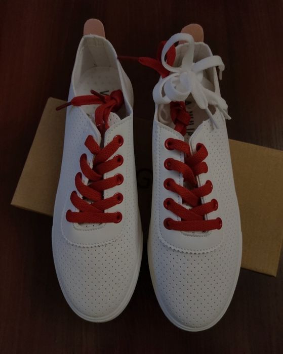 Buty sportowe ażurowe