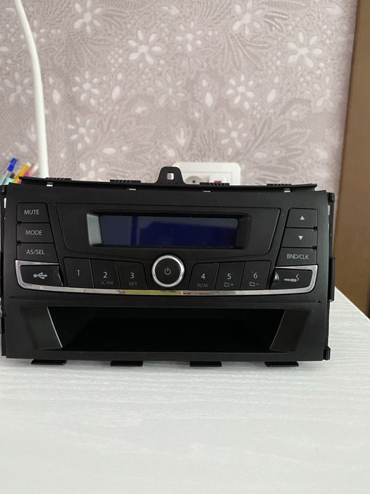 Продам штатну магнітолу на джилі емгронд 7 EC