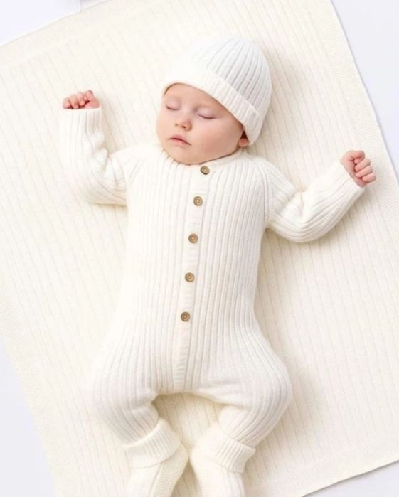 В'язаний ромпер, чоловічок ,комплект для немовля
Ніжний молочного коль