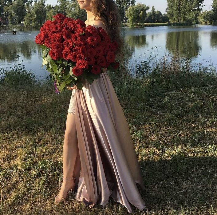 Вечірня сукня рожевого пудрового кольору