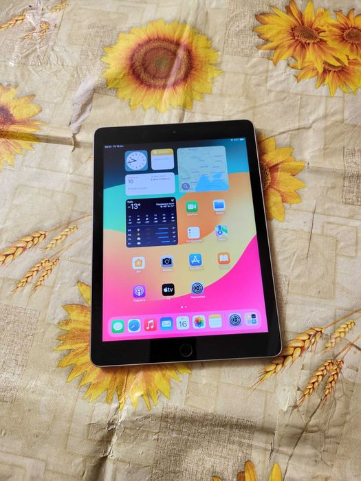 iPad 9.7" 6 покоління 32 ГБ планшет apple