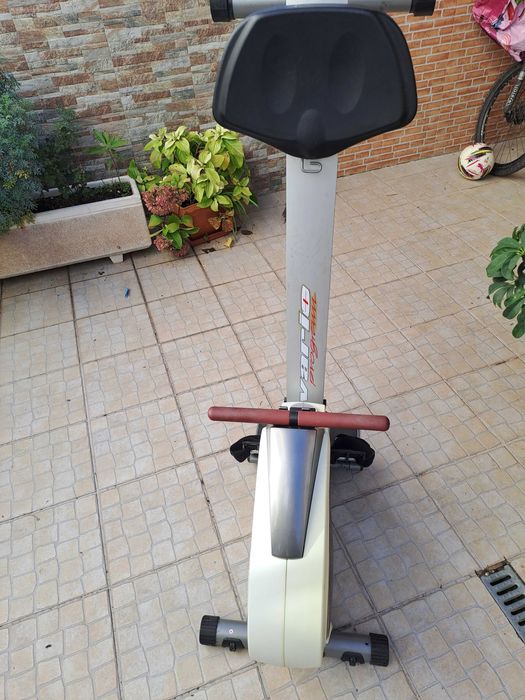 Máquina de Remo BH