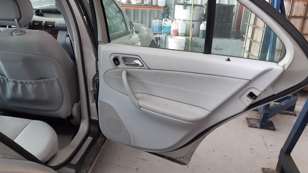 Puxadora Exteriro Da Mala Mercedes-Benz Clase C Bm 203 Berlina