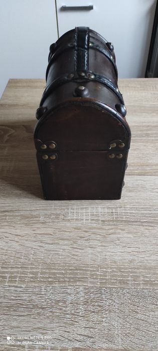 Sprzedam stylowy kuferek