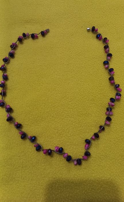 Colar de pedras rosa e roxo