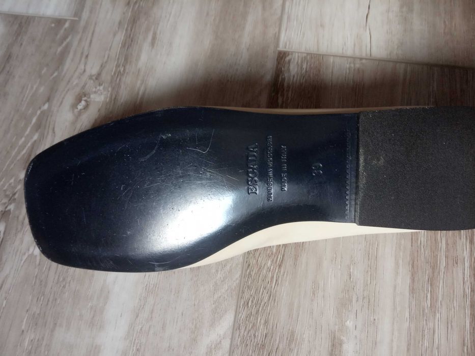 Продам лофери -мокасини від Escada