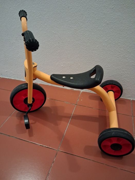 Triciclo praticamente novo
