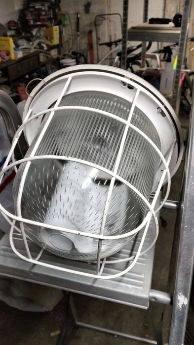 Lampa przemysłowa nowa.