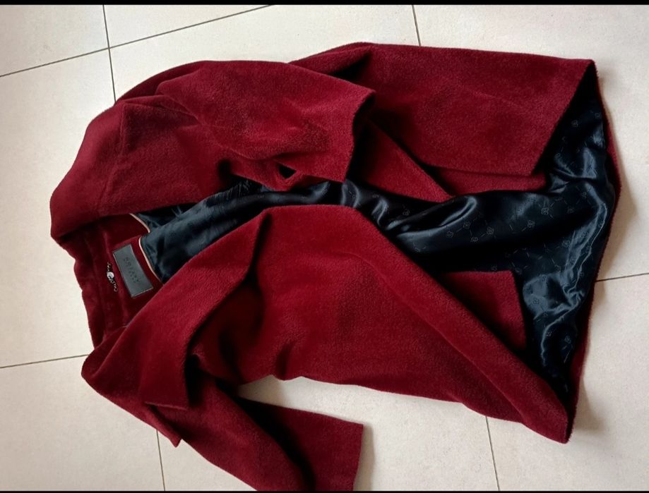 Czerwony oversizowy płaszcz Patrizia Aryton