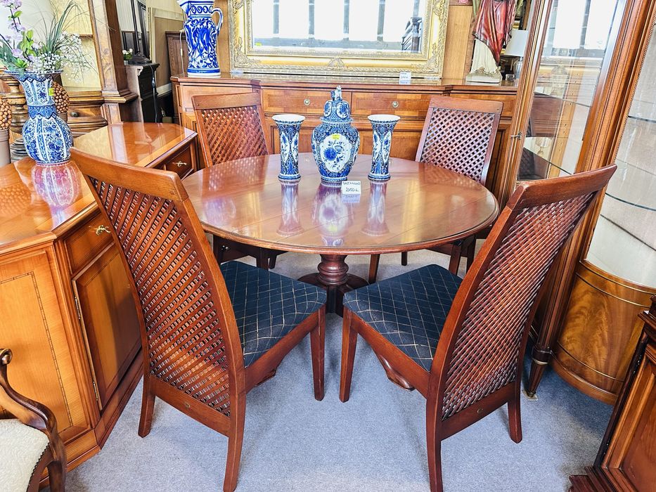 Okrągły stół na 1 nodze z 4 krzesłami firmy CONSERO TALENS :)