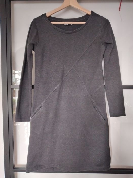 Sukienka szara z długim rękawem. Rozmiar XS.. Diverse.