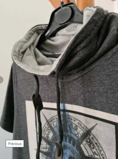 T-shirt com gola alta