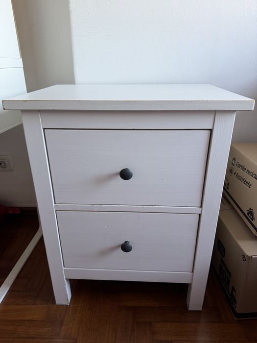 Mesa de cabeceira IKEA