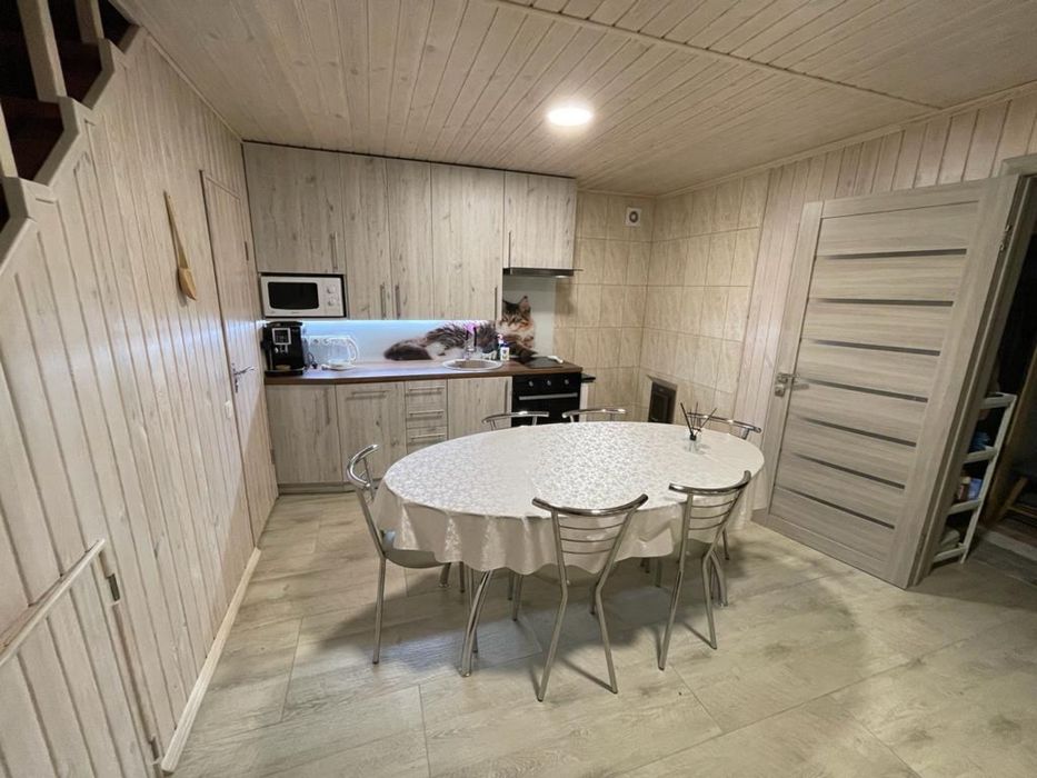 Новий будинок з лазнею біля Дніпра