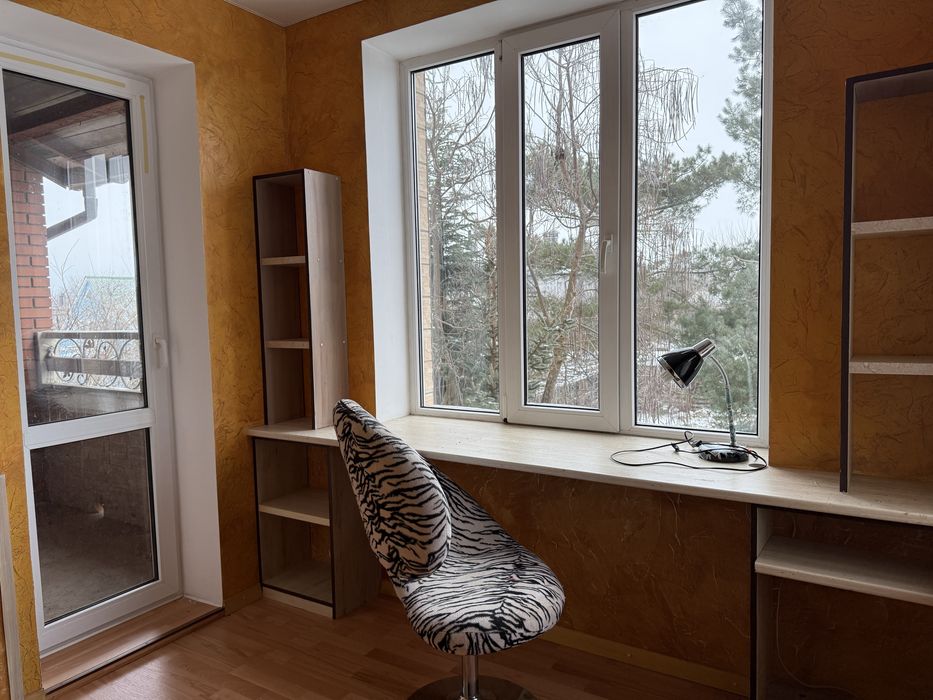 Укомплектований будинок з бомбосховищем