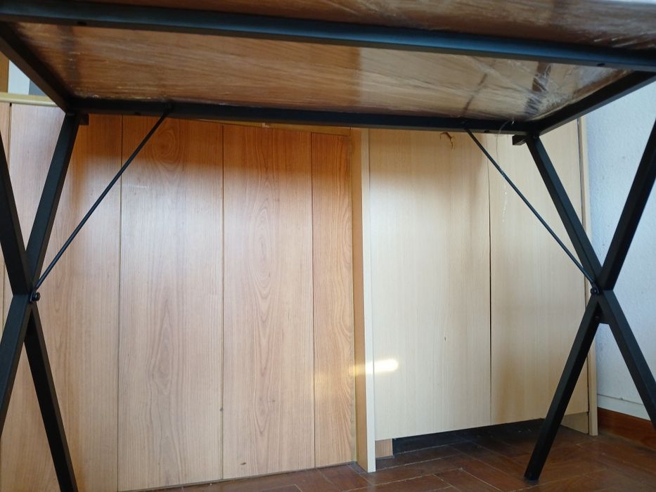 Secretária p/quarto