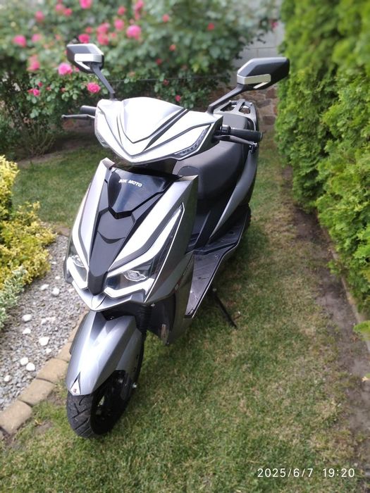 Електро скутер на 72v 2000 ват мотор