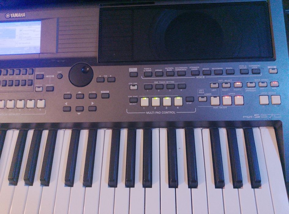 Vendo Teclado Piano Yamaha PSR S 670 a funcionar barato top oportunidade