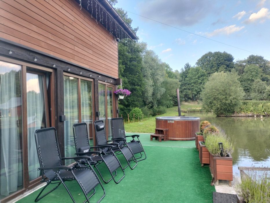 Відпочинок біля озера