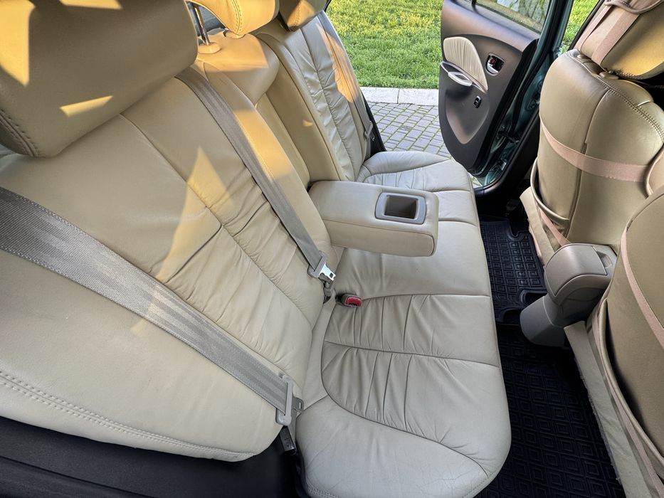 Продам Тоёту Ярис на автомате!