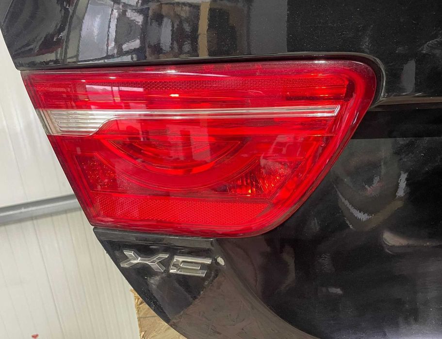 Farolim traseiro esquerdo da mala Jaguar XE (2016)