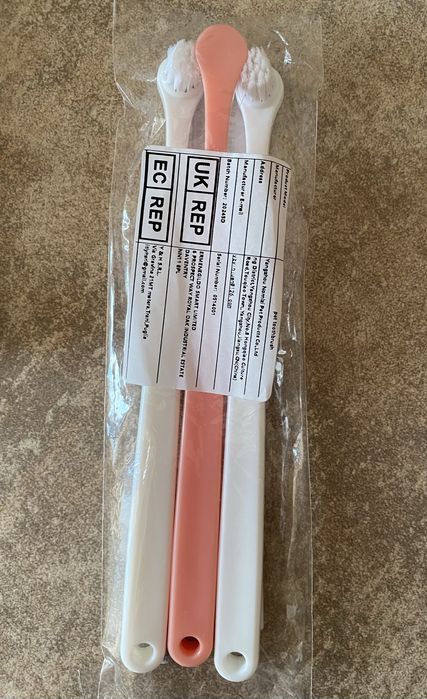 Зубні щітки для собачок та котиків