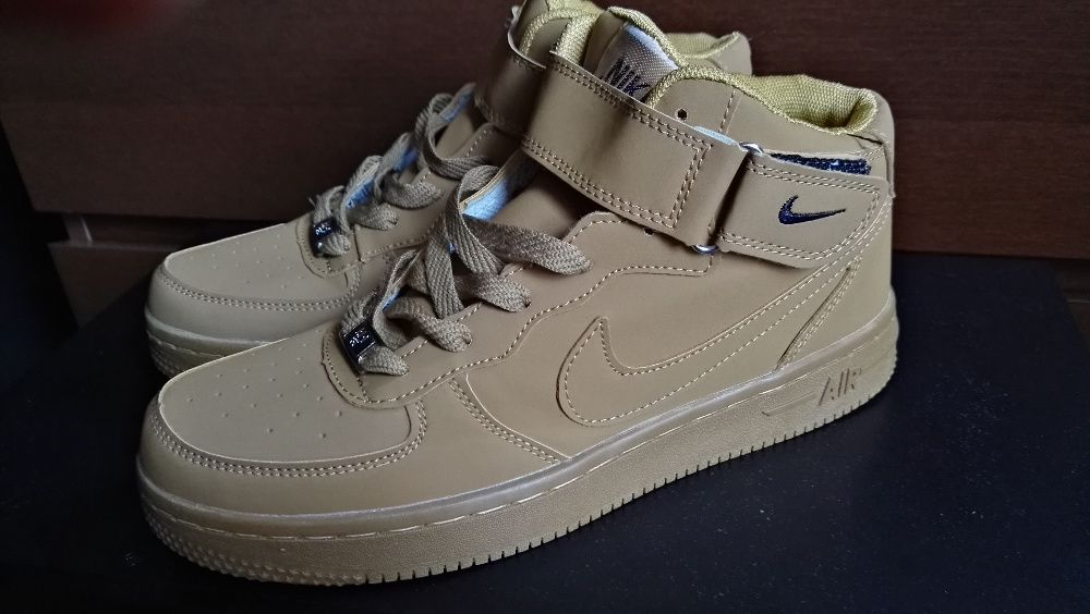 Sportowe buty, adidasy na jesień.