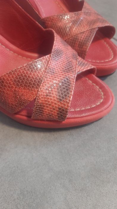 Босоніжки танкетка