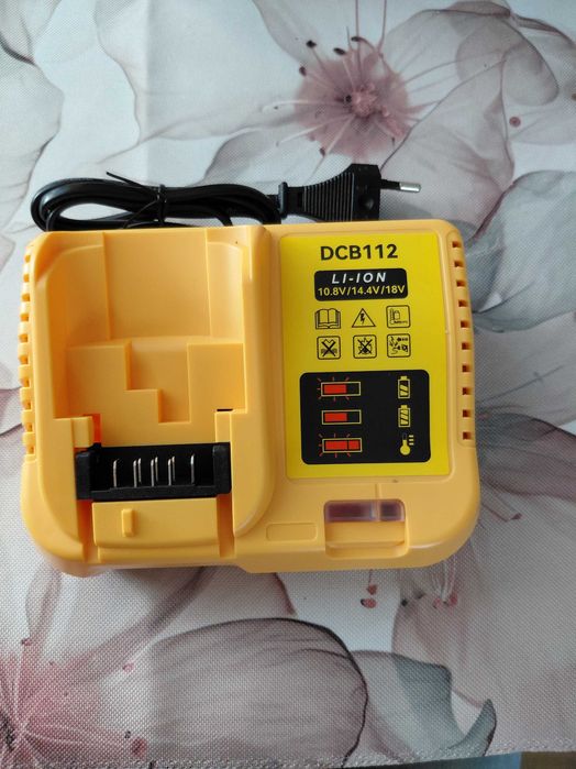 Ładowarka dewalt dcb112