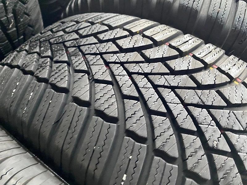 215/65r17 Bridgestone Blizz LM005_7,4mm_4szt_(138)