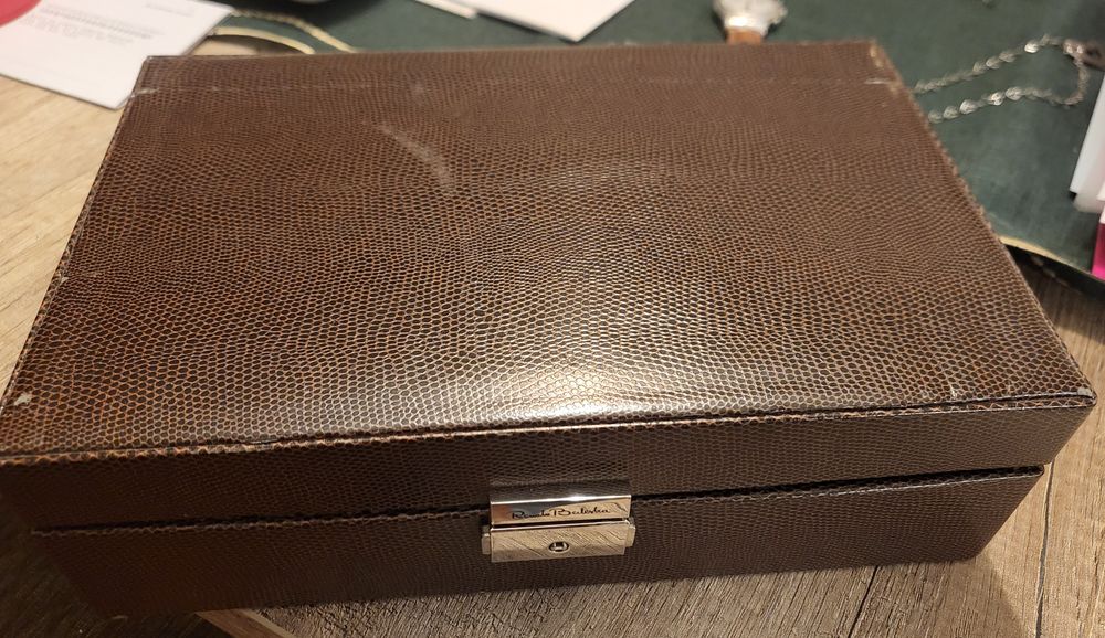 Caixa p/ relógios em imitação de pele