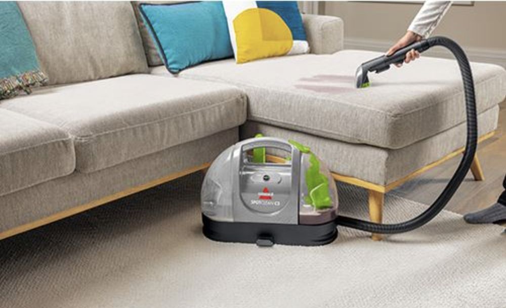 o aspirador de carpetes e estofos