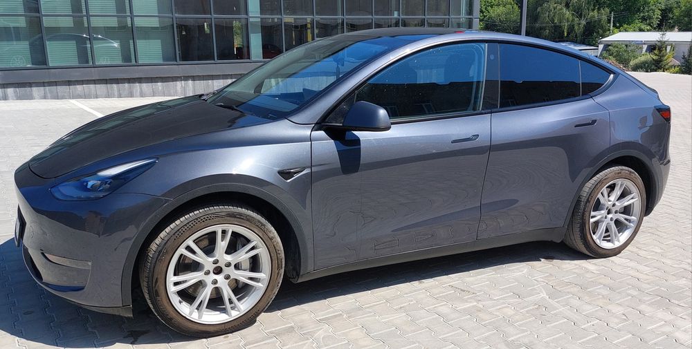 Tesla Model Y 2023 VIN 7SAYGAEE4PF779989 фото оголошення 4 з 8