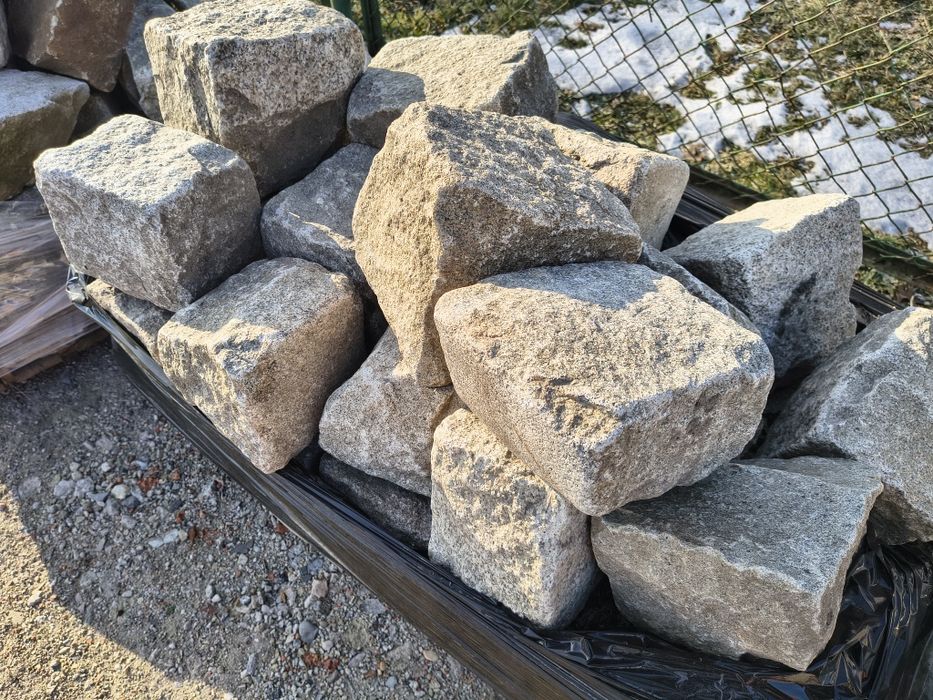 Kostka granitowa 15/17 cm, szara, szaro-ruda, II gatunek, starobruk