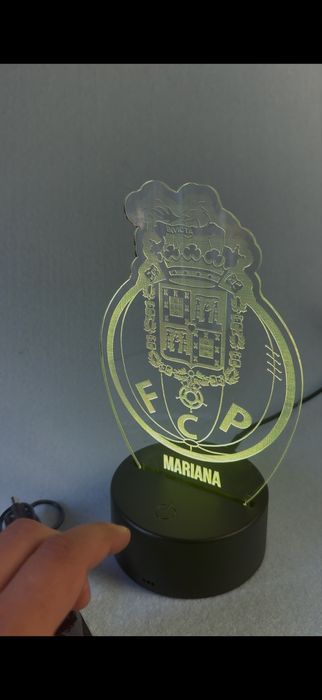 Candeeiros LED com o teu clube 100% personalizado.