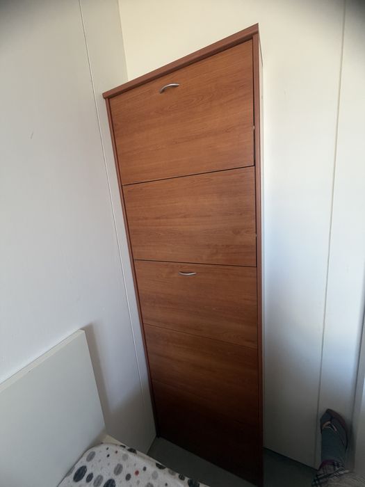 Sapateira em madeira