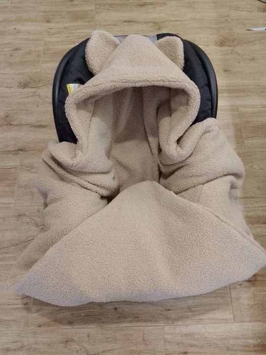 Otulacz zimowy do fotelika samochodowego