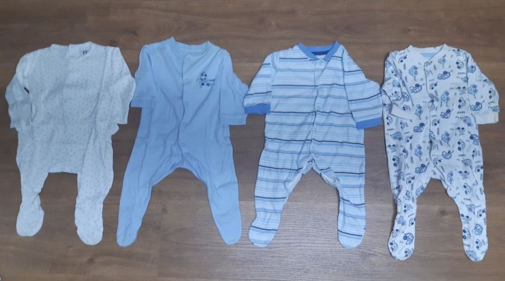 Pijamas e Bodys de bebé dos 3 aos 6 meses