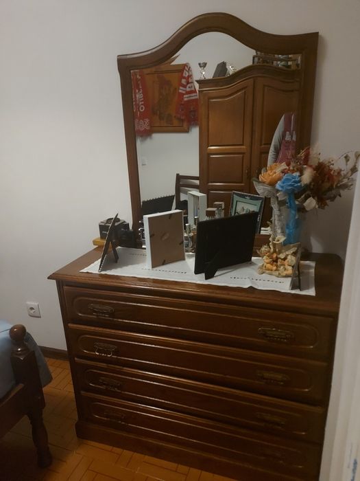Quarto de solteiro com roupeiro