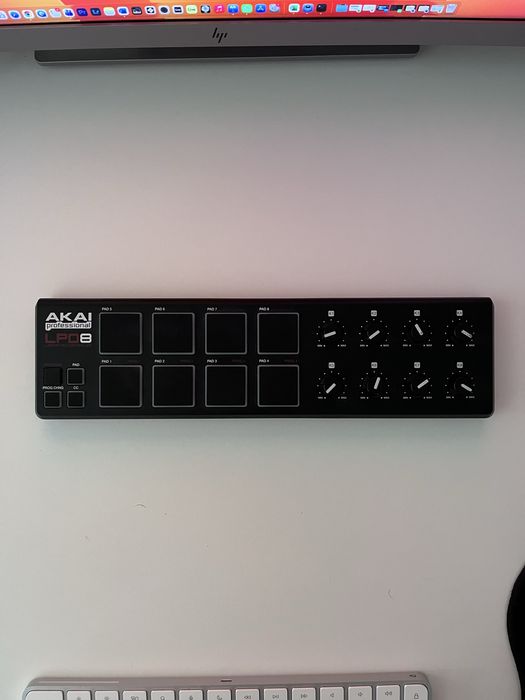 Akai LPD 8 midi controller