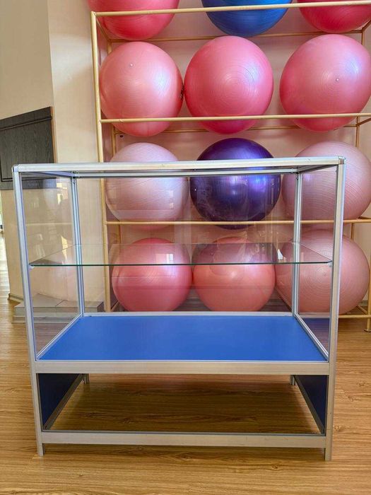 Продам скляну вітрину б/у