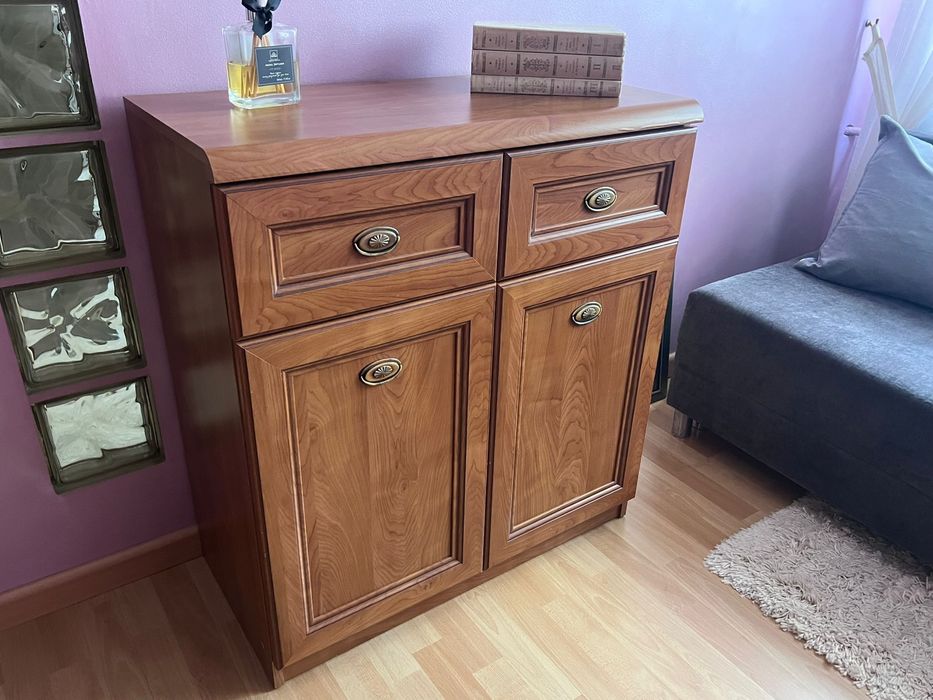 Komplet mebli drewnianych – szafa + 3 szafki/komody – klasyczny styl