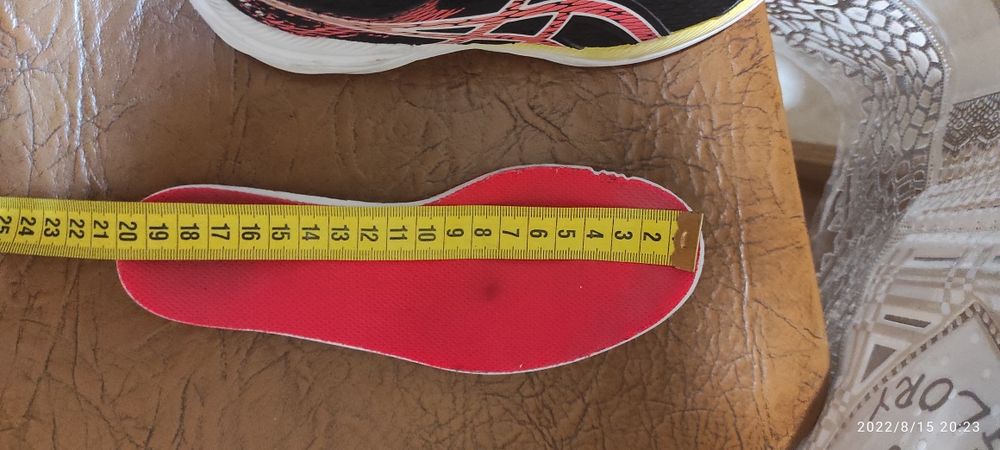 Кроссовки ASICS,по стельке 20 см,в идеальном состоянии