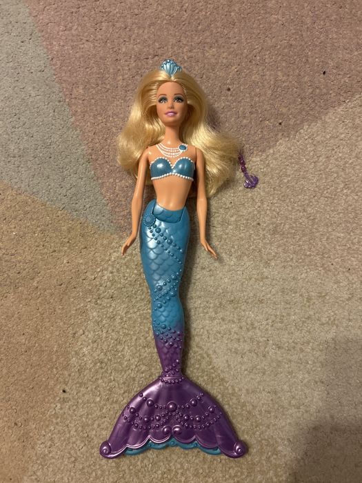 lalka barbie, syrenka z grzebieniem