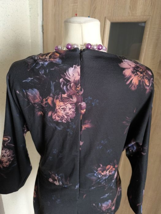 Sukienka firmy Top Secret w kwiaty w rozm 40/42 zapraszam