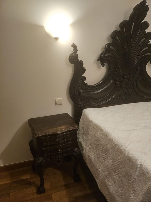 Cama casal estilo antigo